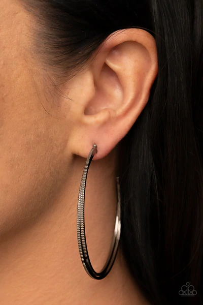 Monochromatic Curves - black earrings
