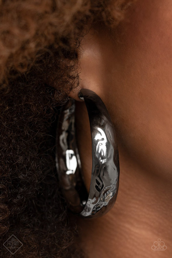 Hey, HAUTE-Shot - Black Earrings